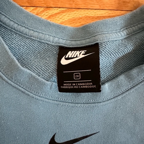 Cropped Nike Sweatshirt - Picture 3 of 3